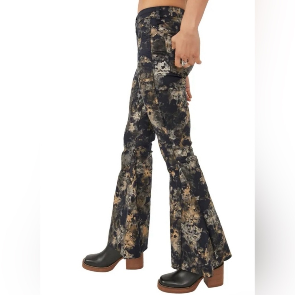 Free People We The Free Inferno Flare Jeans NWT Size 29